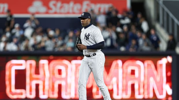 New York Yankees closer Aroldis Chapman runs in from bullpen